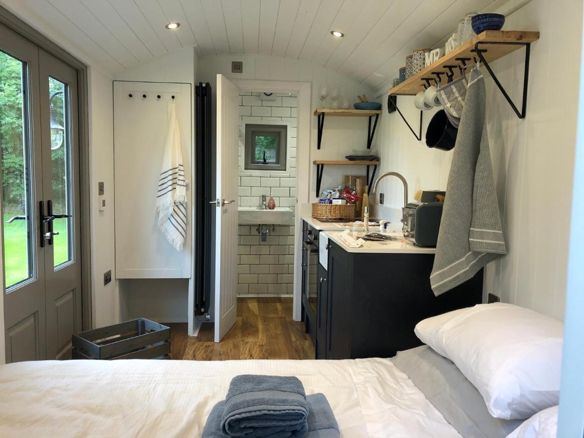 Luxury Shepherds Hut - The Sweet Pea By The Lake York Exterior foto