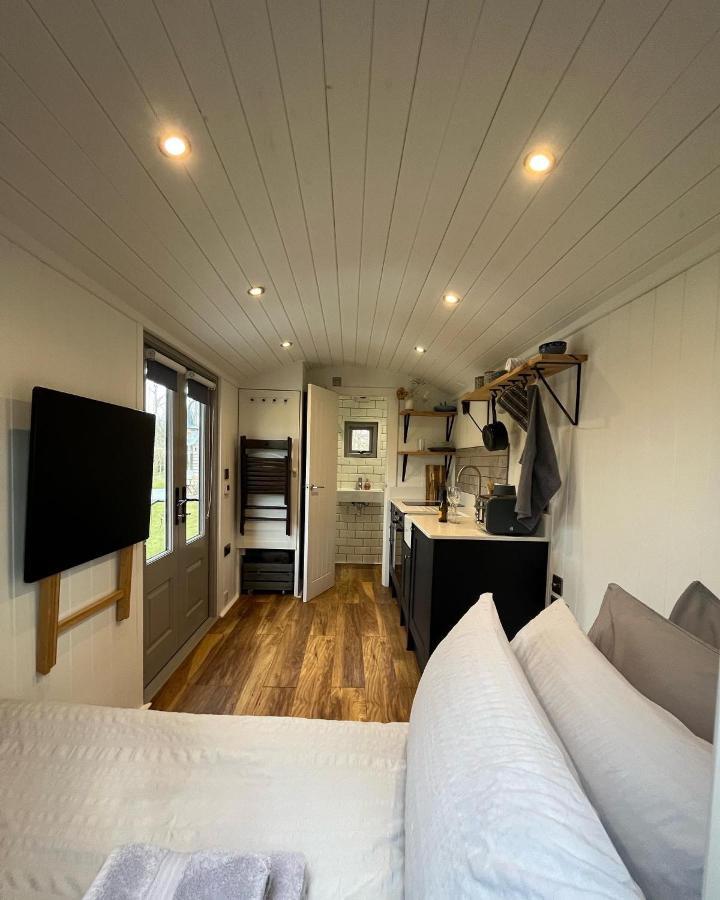 Luxury Shepherds Hut - The Sweet Pea By The Lake York Exterior foto